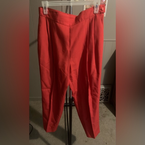 Braemar Petites By Jeremy Scott Red Suit. Short Sleeved Blazer And Pleated Pants - Picture 3 of 4